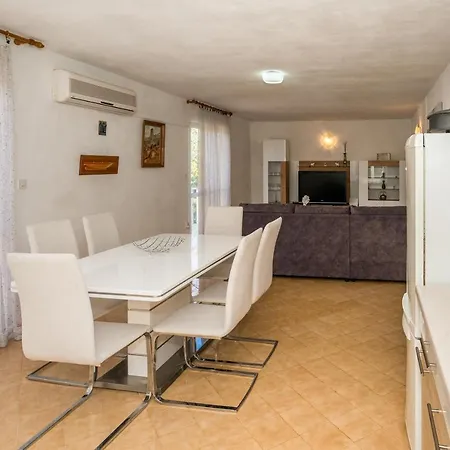 Apartment By The Sea Necujam, Solta - 16727 *